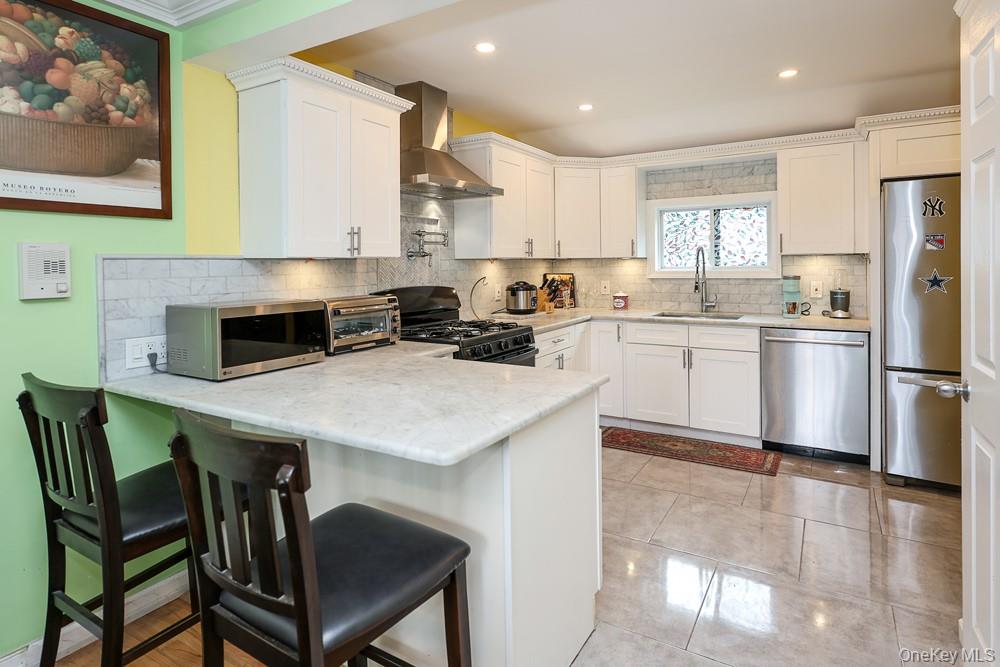 41 Cambria Road Syosset, NY 11791 - Photo 9 of 35 Gallery Image 9