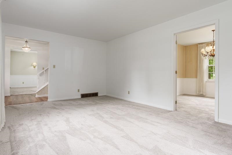 5792 Haddon Place Rockford, IL 61114 - Photo 6 of 47 an empty room with a bathroom
