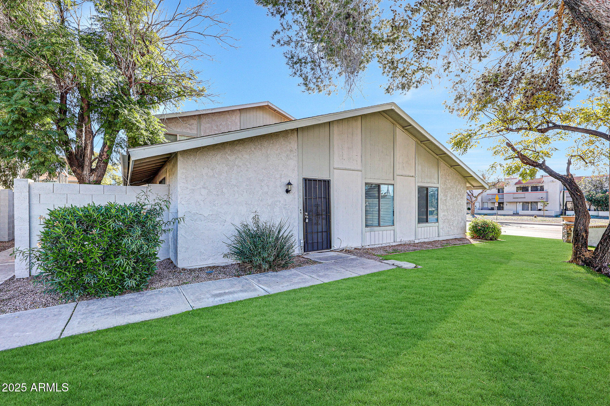 1001 North Granite Reef Road Scottsdale, AZ 85257 - Photo 3 of 29 A GRASS (3)