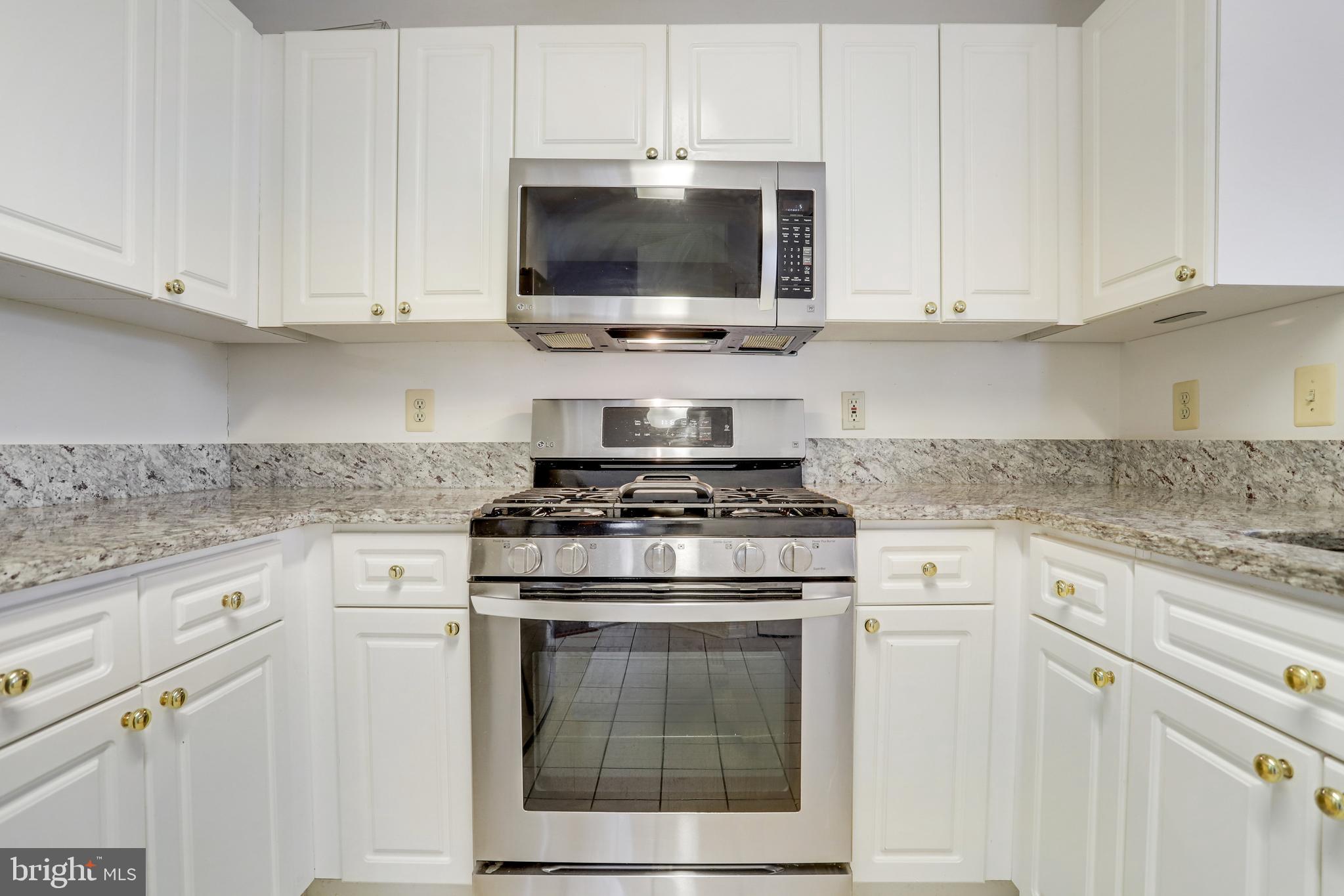 5575 Seminary Road, Unit 104 Falls Church, VA 22041 - Photo 10 of 30 TONS OF CABINET SPACE