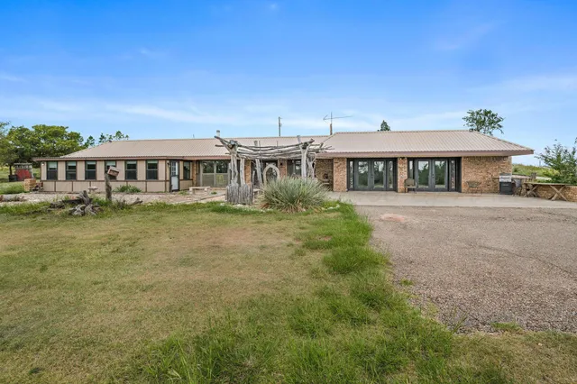 $275,000 | 401 Meredith Circle, Howardwick, TX 79226