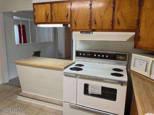 2000 Culpepper Street Milan, TN 38358 - Photo 3 of 13 a utility room with dryer and washer