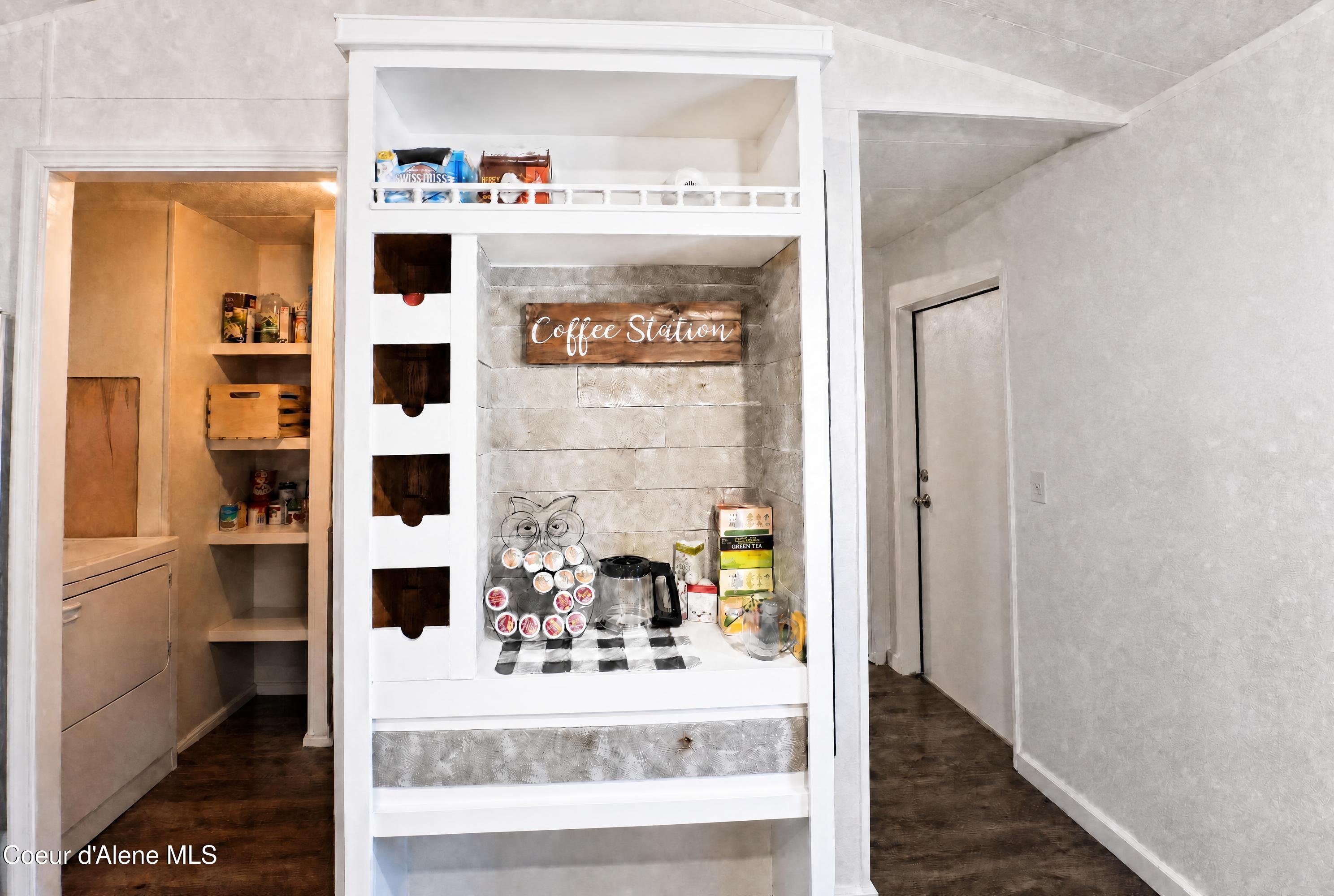14921 North Meadow View Lane Rathdrum, ID 83858 - Photo 8 of 20 Coffee Bar