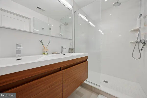 $3,500 | 620 North 3rd Street, Unit 3B, Philadelphia, PA 19123