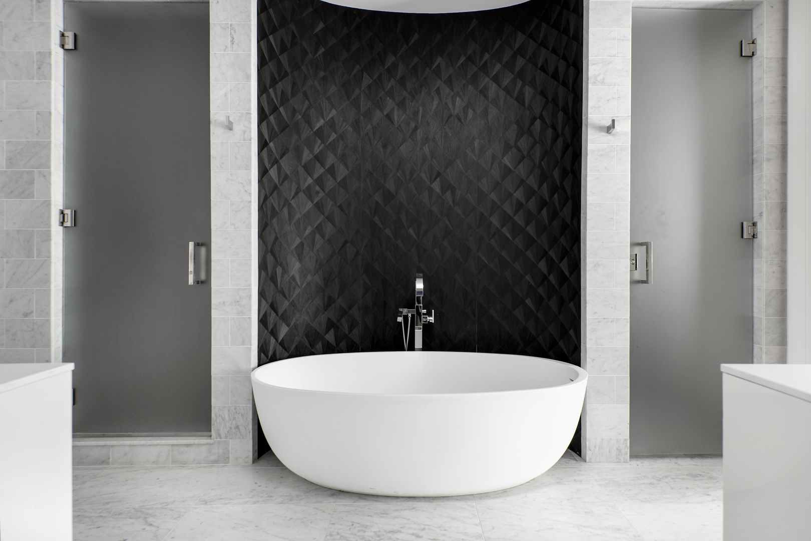 453 West Deming Place Chicago, IL 60614 - Photo 19 of 50 a view of a bathroom