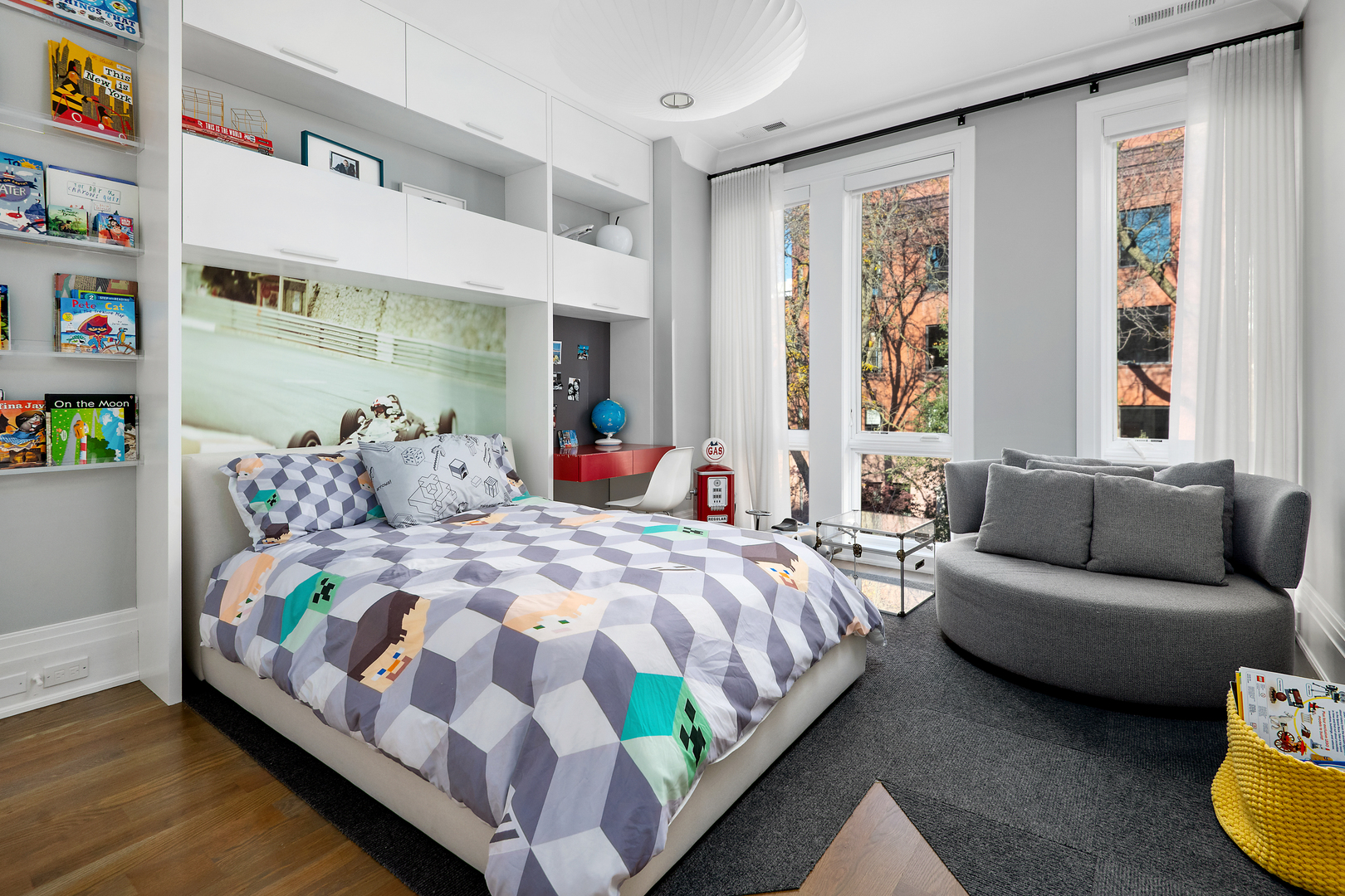 453 West Deming Place Chicago, IL 60614 - Photo 23 of 50 a bedroom with bed and a couch