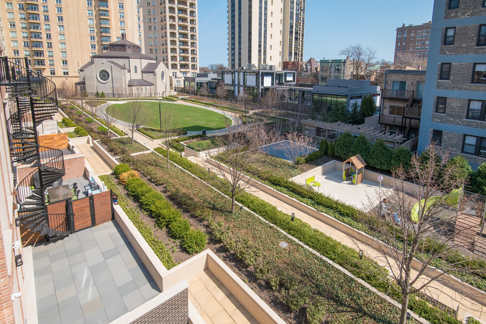 453 West Deming Place Chicago, IL 60614 - Photo 39 of 50 a view of swimming pool from a balcony