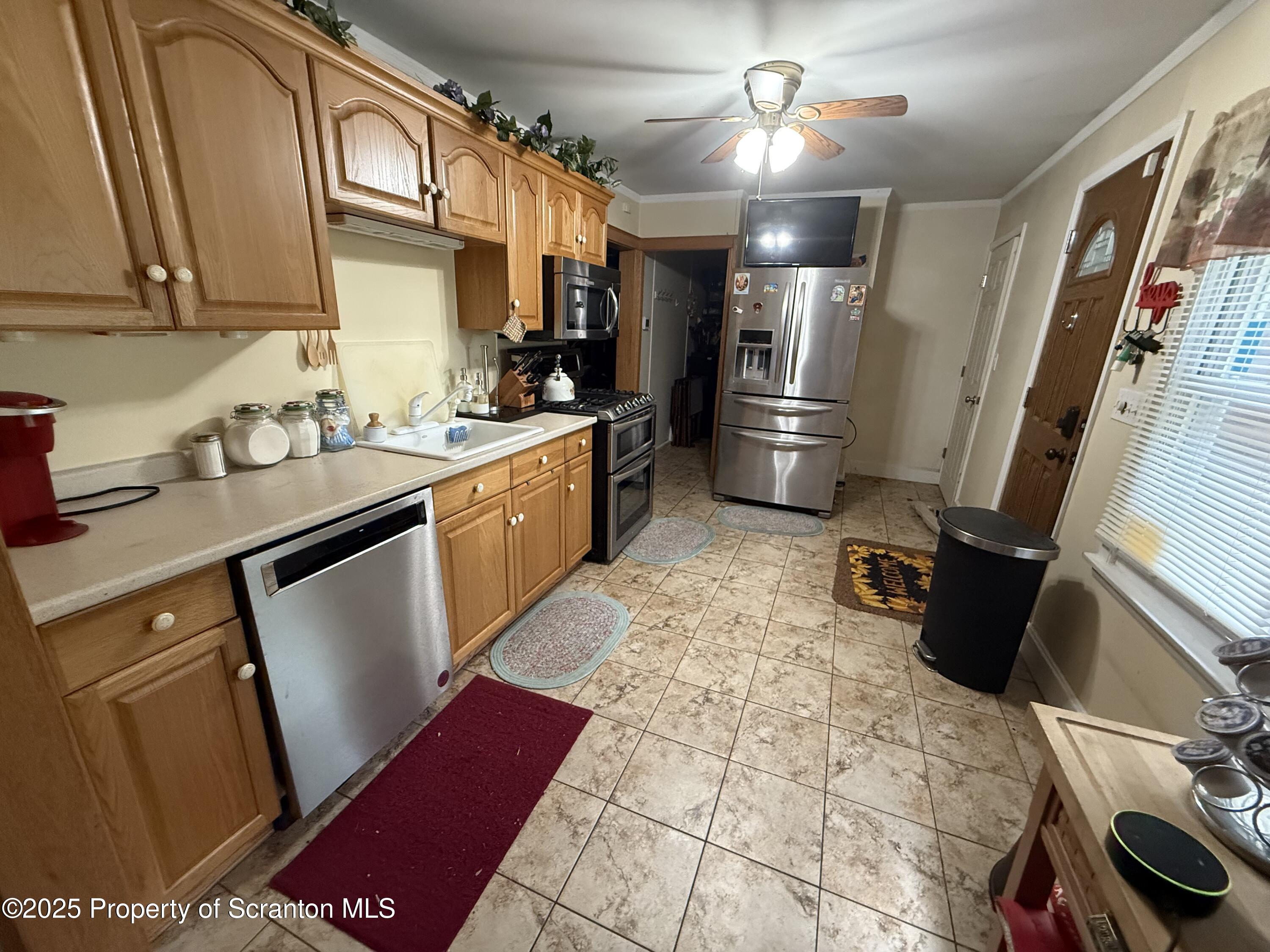 186 Point Road Factoryville, PA 18419 - Photo 6 of 21 Kitchen
