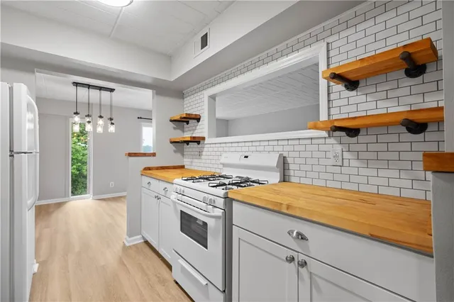 $105,000 | 335 Forest Green Drive, Unit 335, Coraopolis, PA 15108