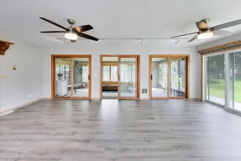 $649,000 | 8 Hampton Court, Mundelein, IL 60060