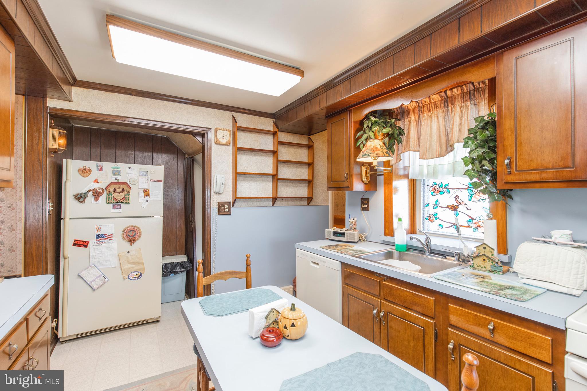 7233 Hilltop Road Upper Darby, PA 19082 - Photo 14 of 33