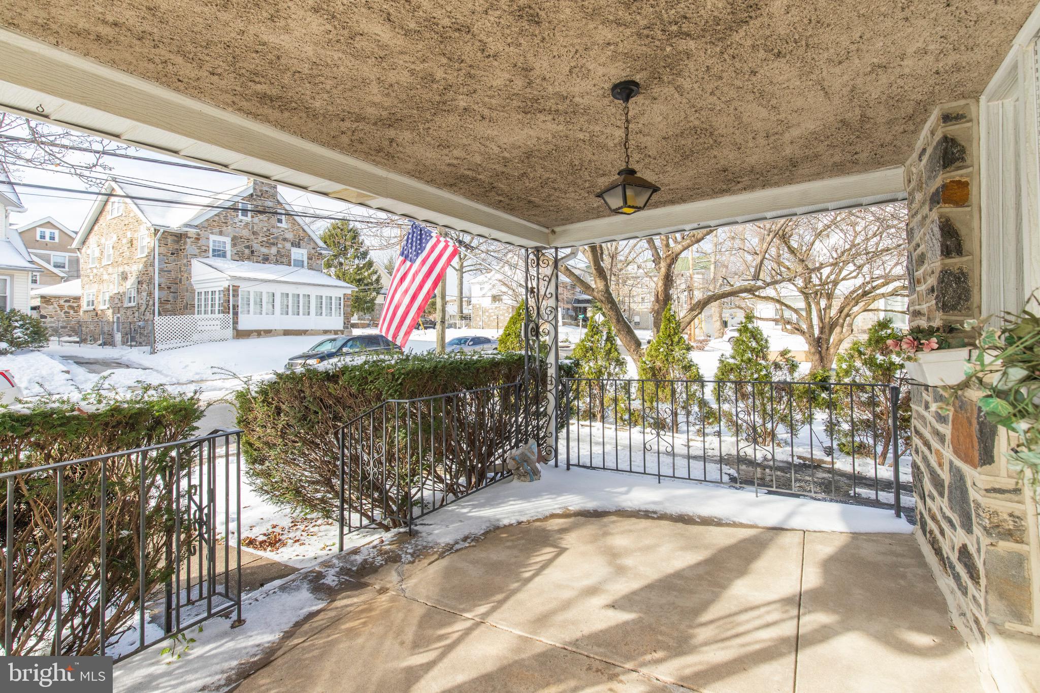 7233 Hilltop Road Upper Darby, PA 19082 - Photo 3 of 33