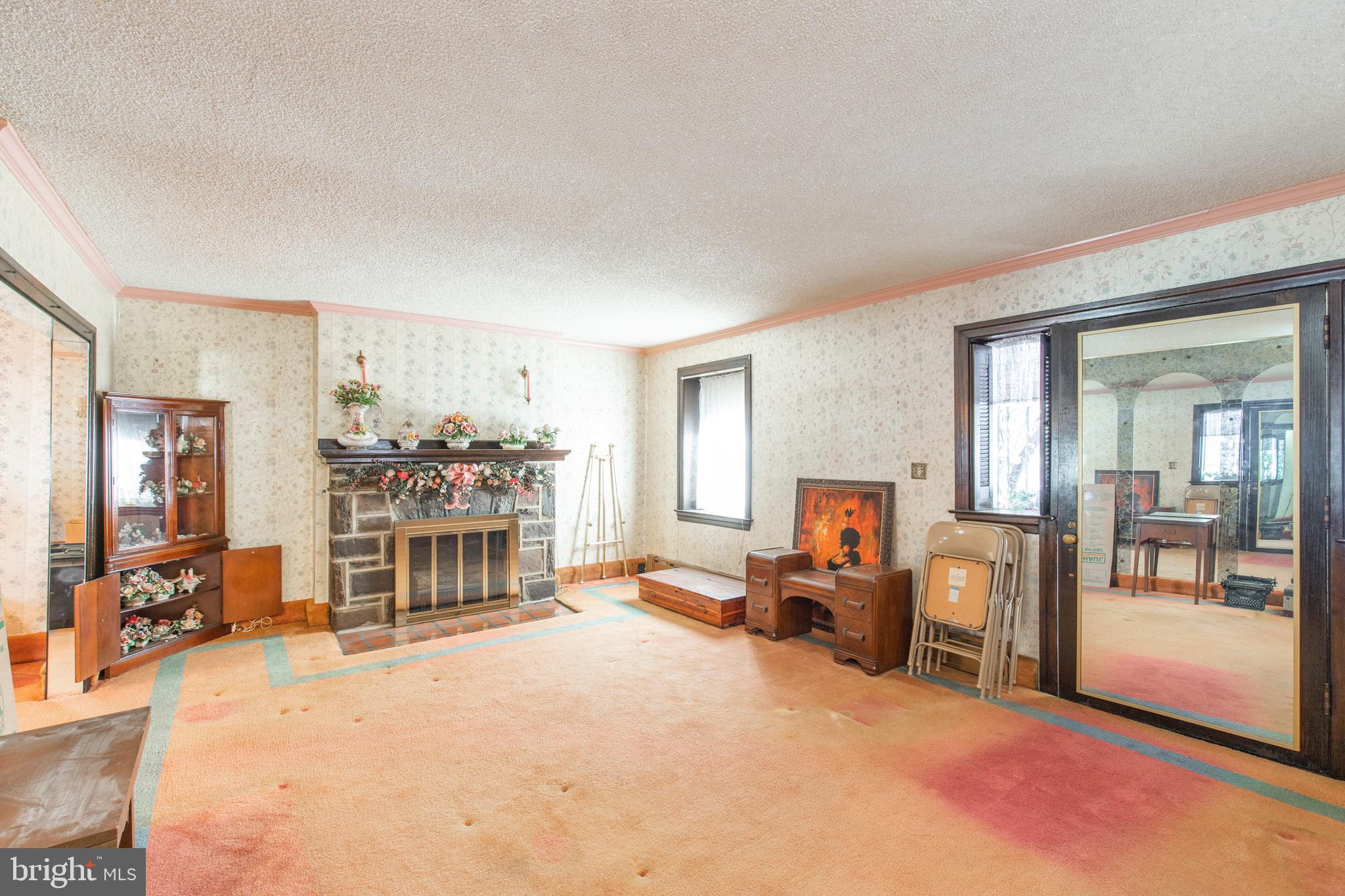7233 Hilltop Road Upper Darby, PA 19082 - Photo 5 of 33