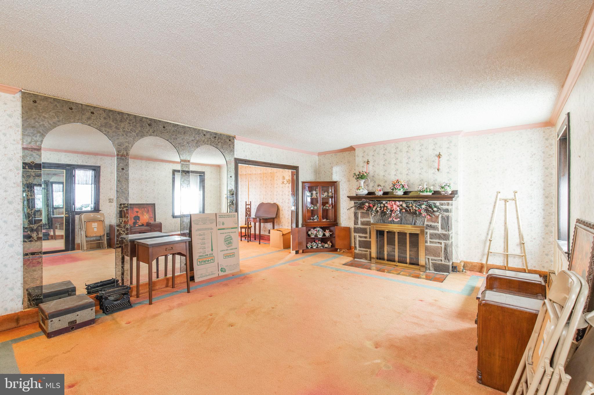 7233 Hilltop Road Upper Darby, PA 19082 - Photo 6 of 33