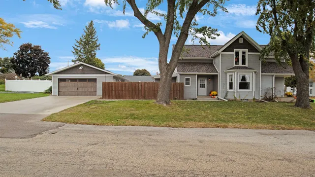 300 De Clark Street, Beaver Dam, WI 53916