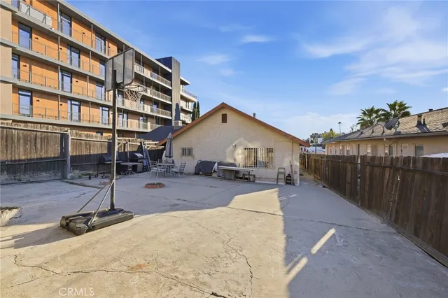 $945,000 | 2239 Sunset Boulevard, Los Angeles, CA 90026