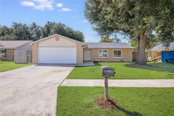 $174,900 | 1609 Bayonne Drive, Laplace, LA 70068