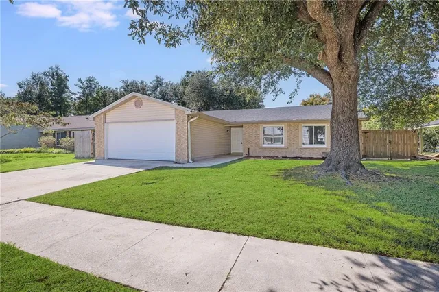$169,900 | 1609 Bayonne Drive, Laplace, LA 70068
