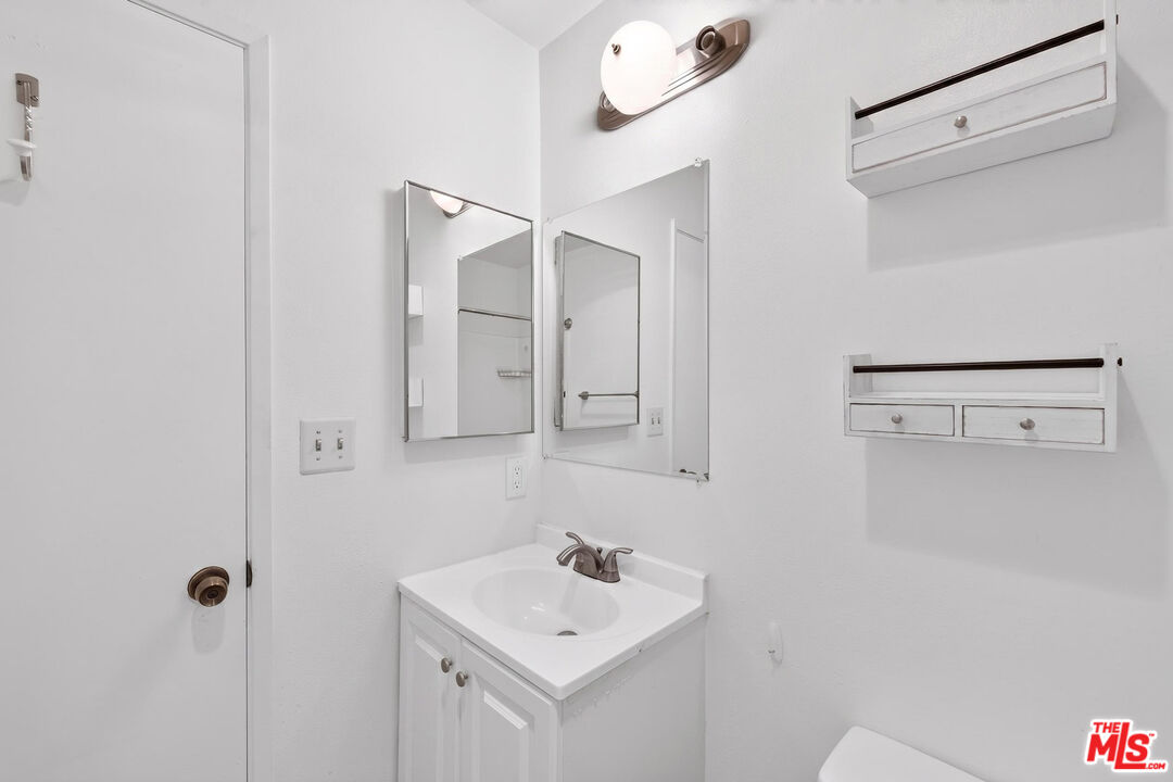 19221 Sherman Way, Unit 40 Reseda, CA 91335 - Photo 20 of 39
