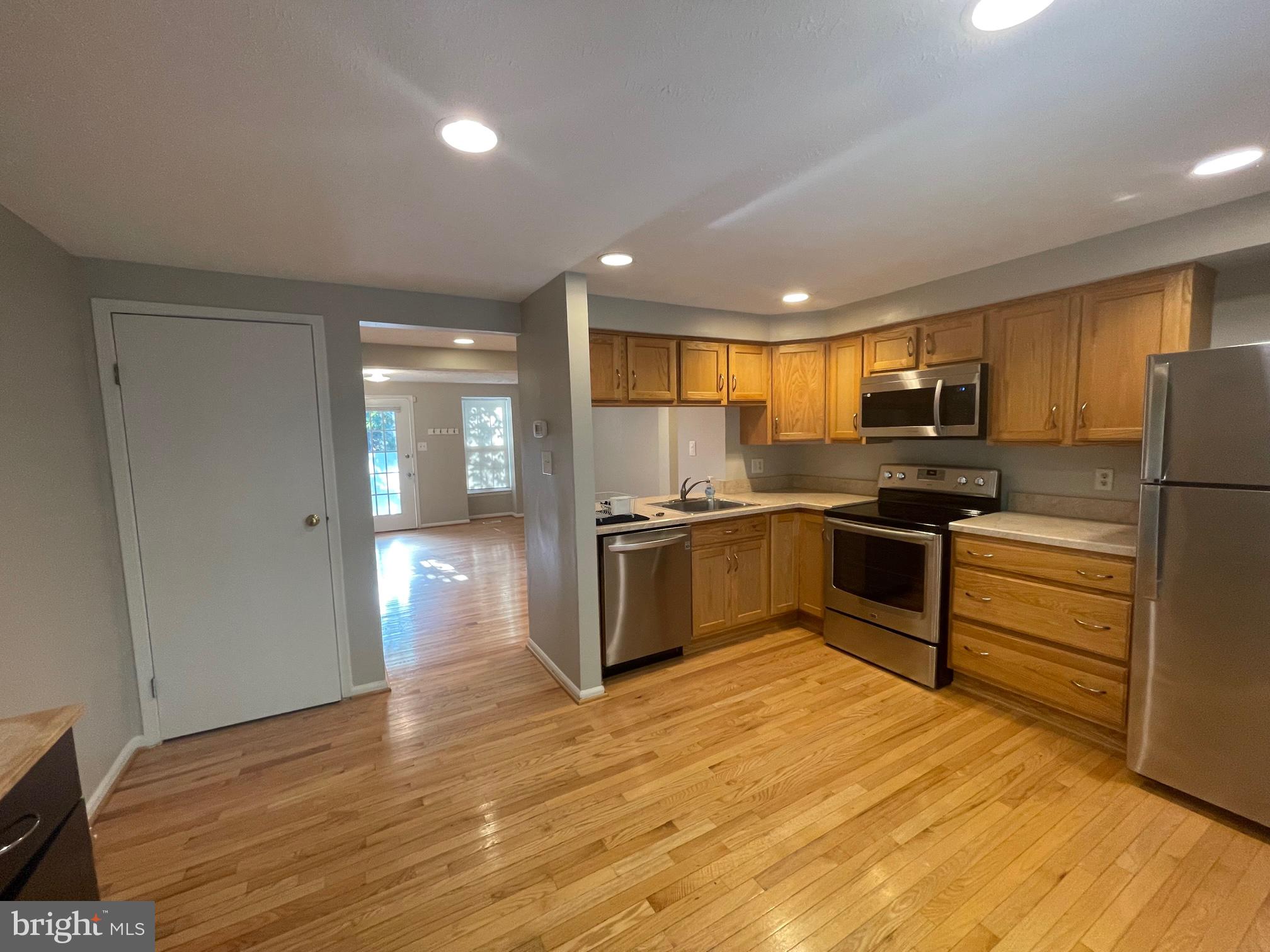 11906 Fieldthorn Court Reston, VA 20194 - Photo 6 of 21