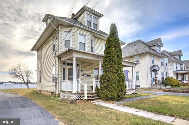 $299,900 | 354 East Main Street, New Holland, PA 17557
