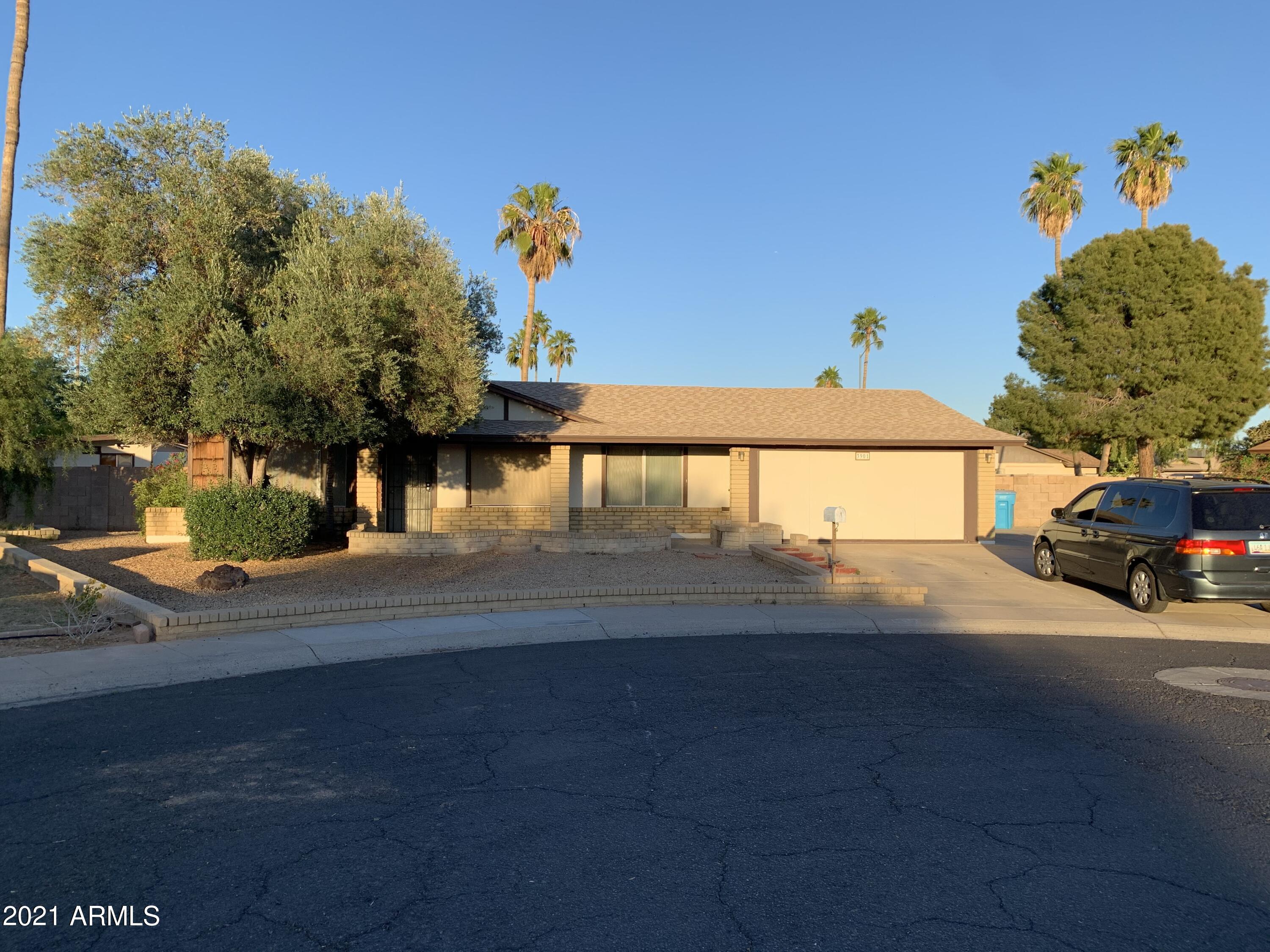 3901 West Phelps Road Phoenix, AZ 85053 - Photo 2 of 23 IMG_4523