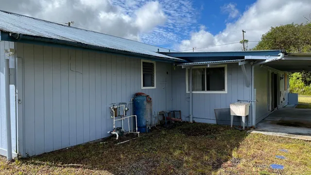 a view of back yard of the house
