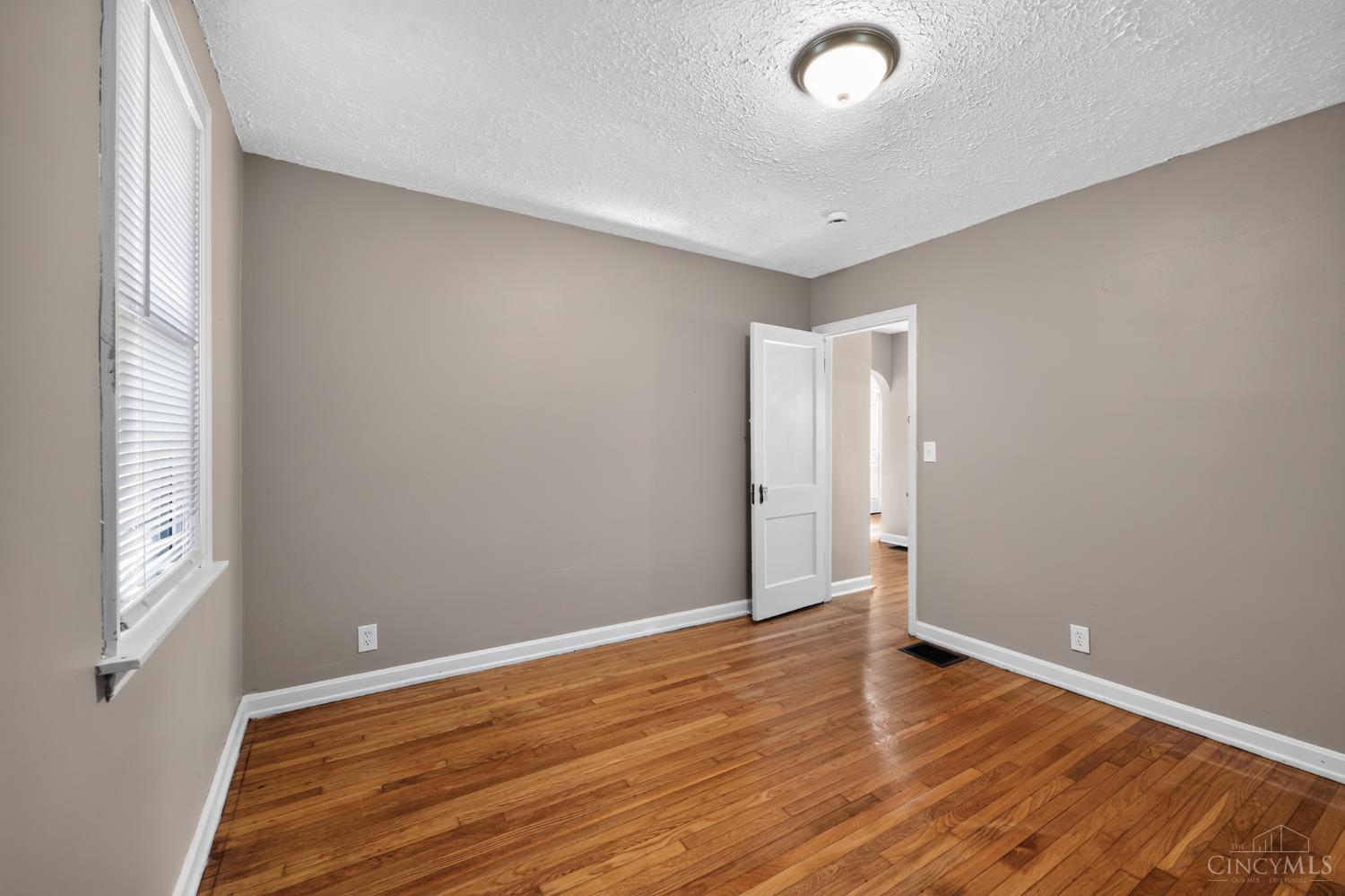 4312 Kugler Mill Road Cincinnati, OH 45236 - Photo 17 of 30