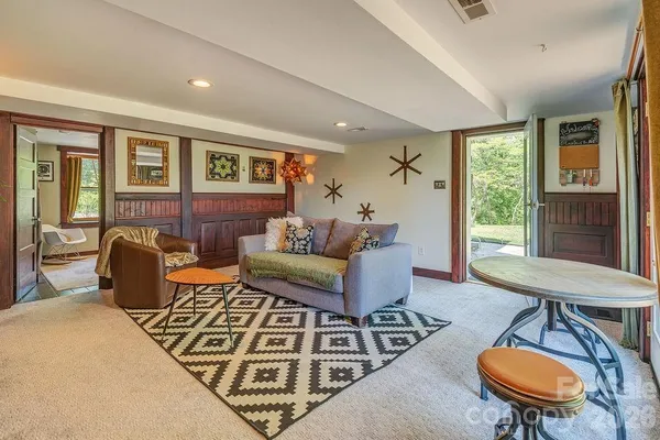 $899,500 | 10 Hillendale Road, Asheville, NC 28805
