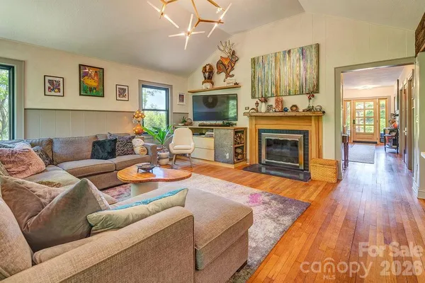 $899,500 | 10 Hillendale Road, Asheville, NC 28805