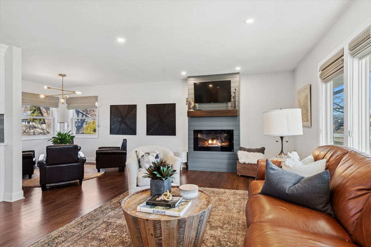 313 West Gartner Road Naperville, IL 60540 - Photo 14 of 32 Gallery Image 14