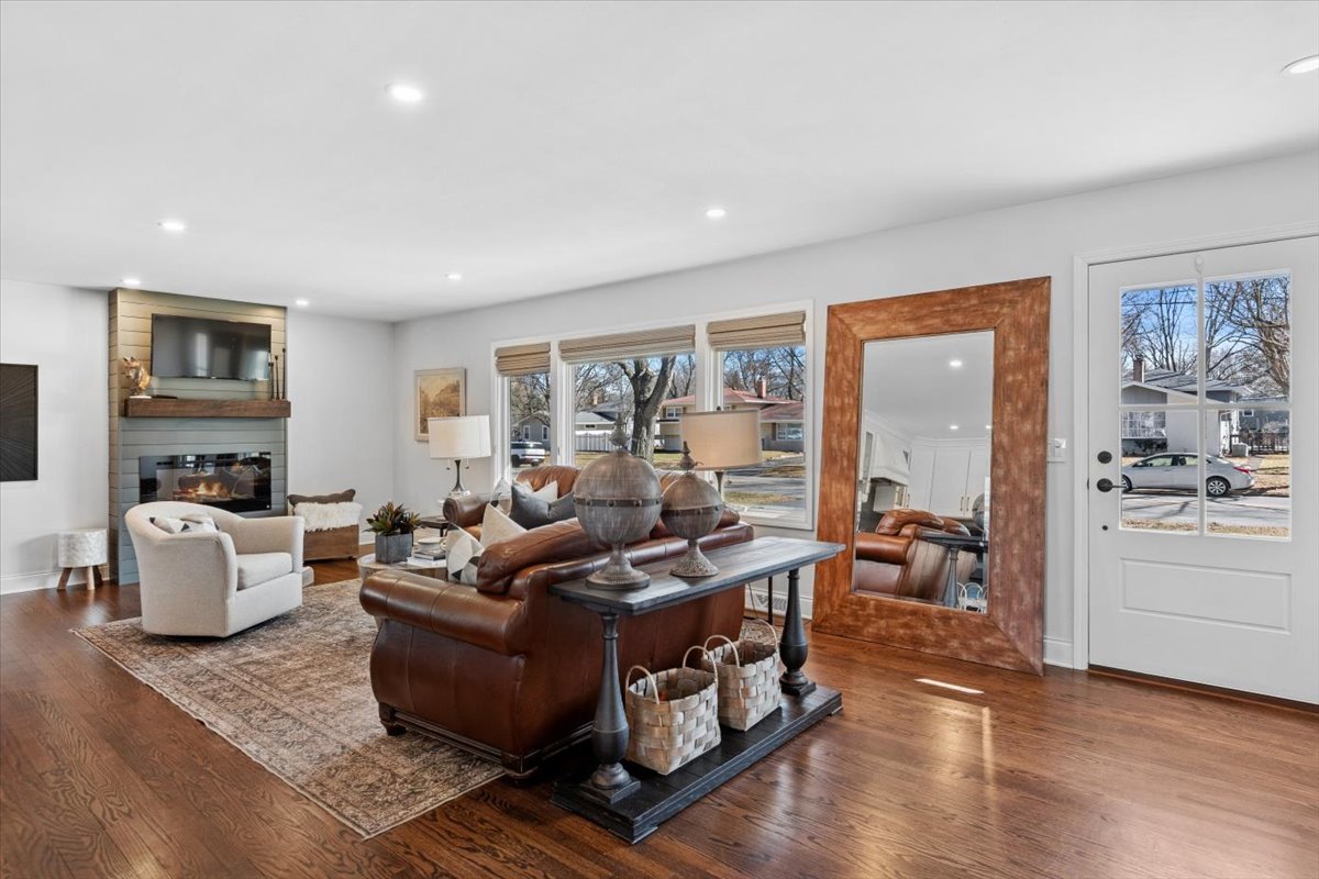 313 West Gartner Road Naperville, IL 60540 - Photo 17 of 32 Gallery Image 17