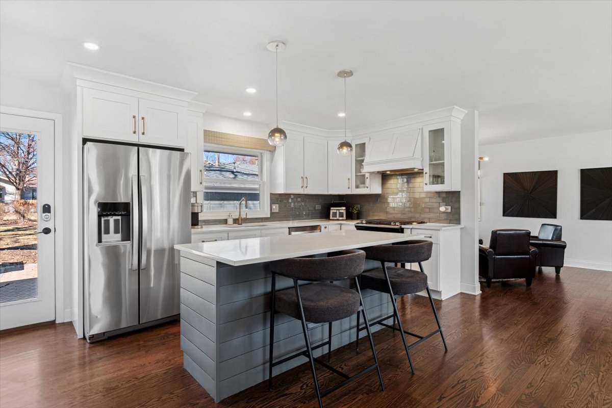 313 West Gartner Road Naperville, IL 60540 - Photo 5 of 32 Gallery Image 5