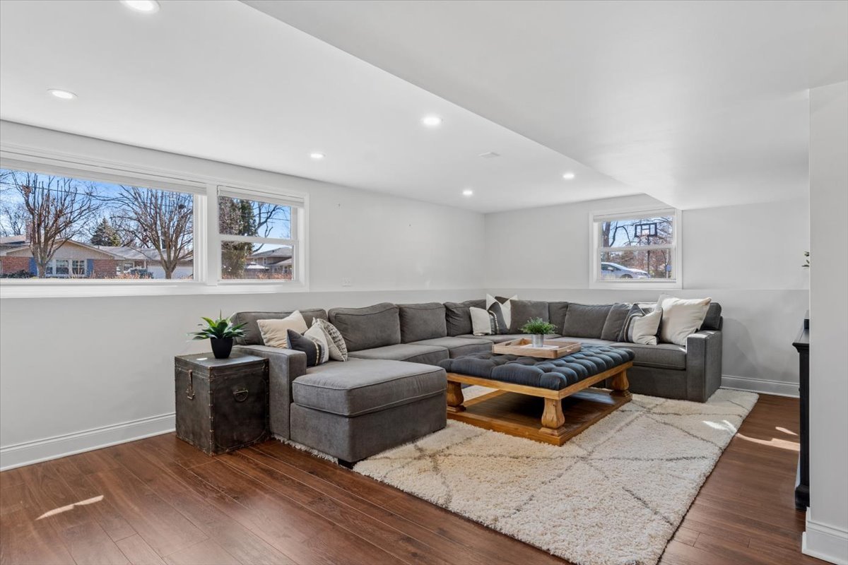313 West Gartner Road Naperville, IL 60540 - Photo 8 of 32 Gallery Image 8