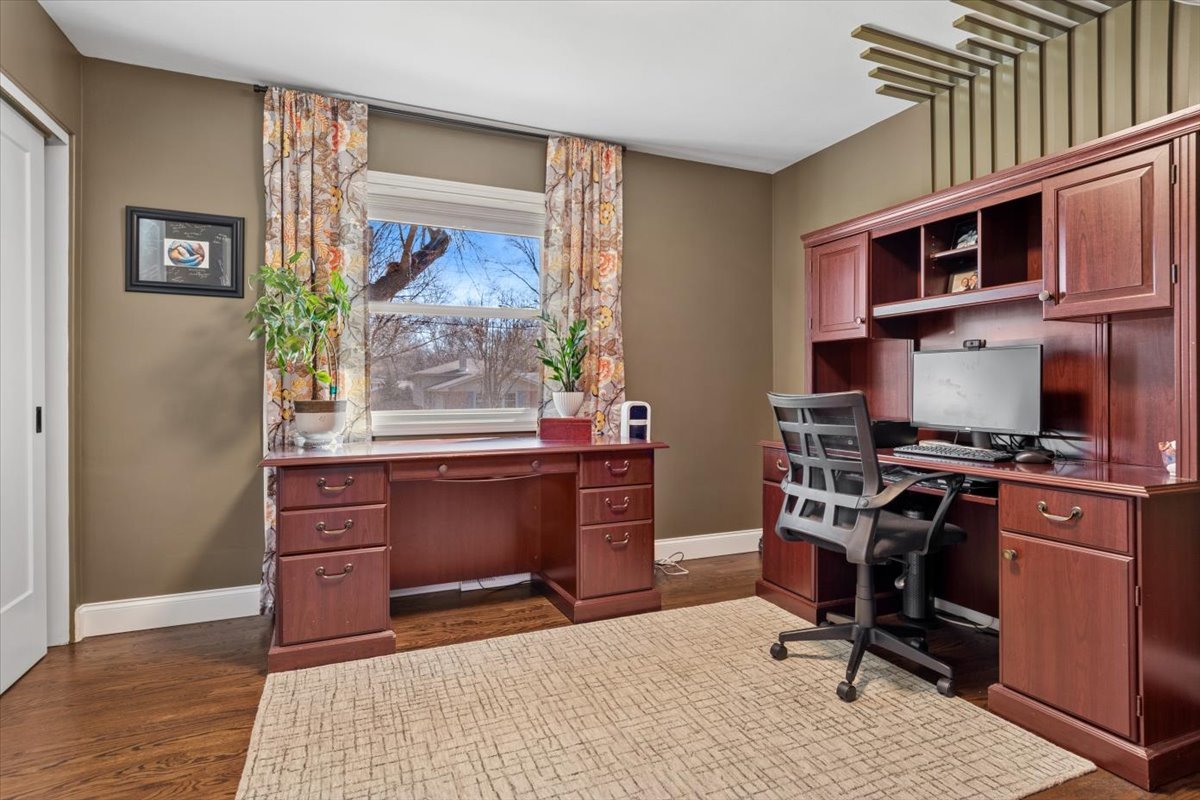 313 West Gartner Road Naperville, IL 60540 - Photo 10 of 32 Gallery Image 10