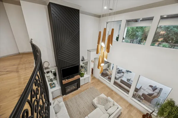 a view of an entryway with furniture