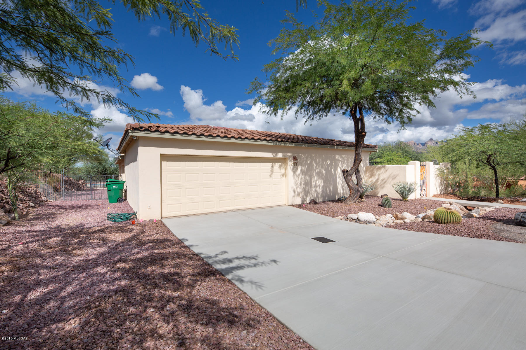 9721 East Kleindale Road Tucson, AZ 85749 - Photo 3 of 33