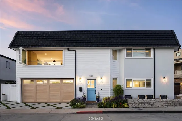 a view of entrance front of the house