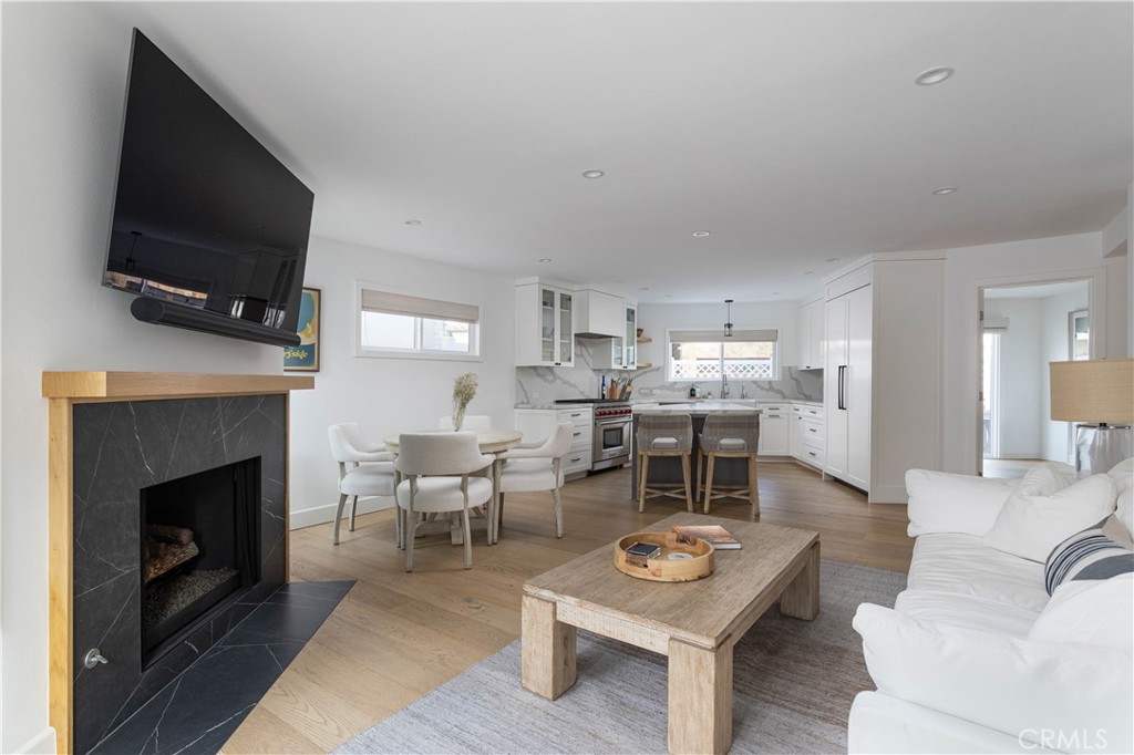 1520 Abalone Place Newport Beach, CA 92662 - Photo 4 of 23