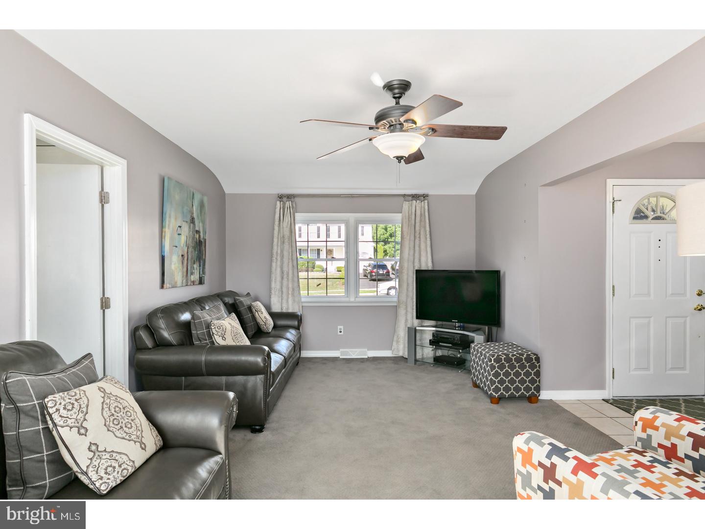 804 North Forklanding Road Maple Shade, NJ 08052 - Photo 12 of 25 Family Room