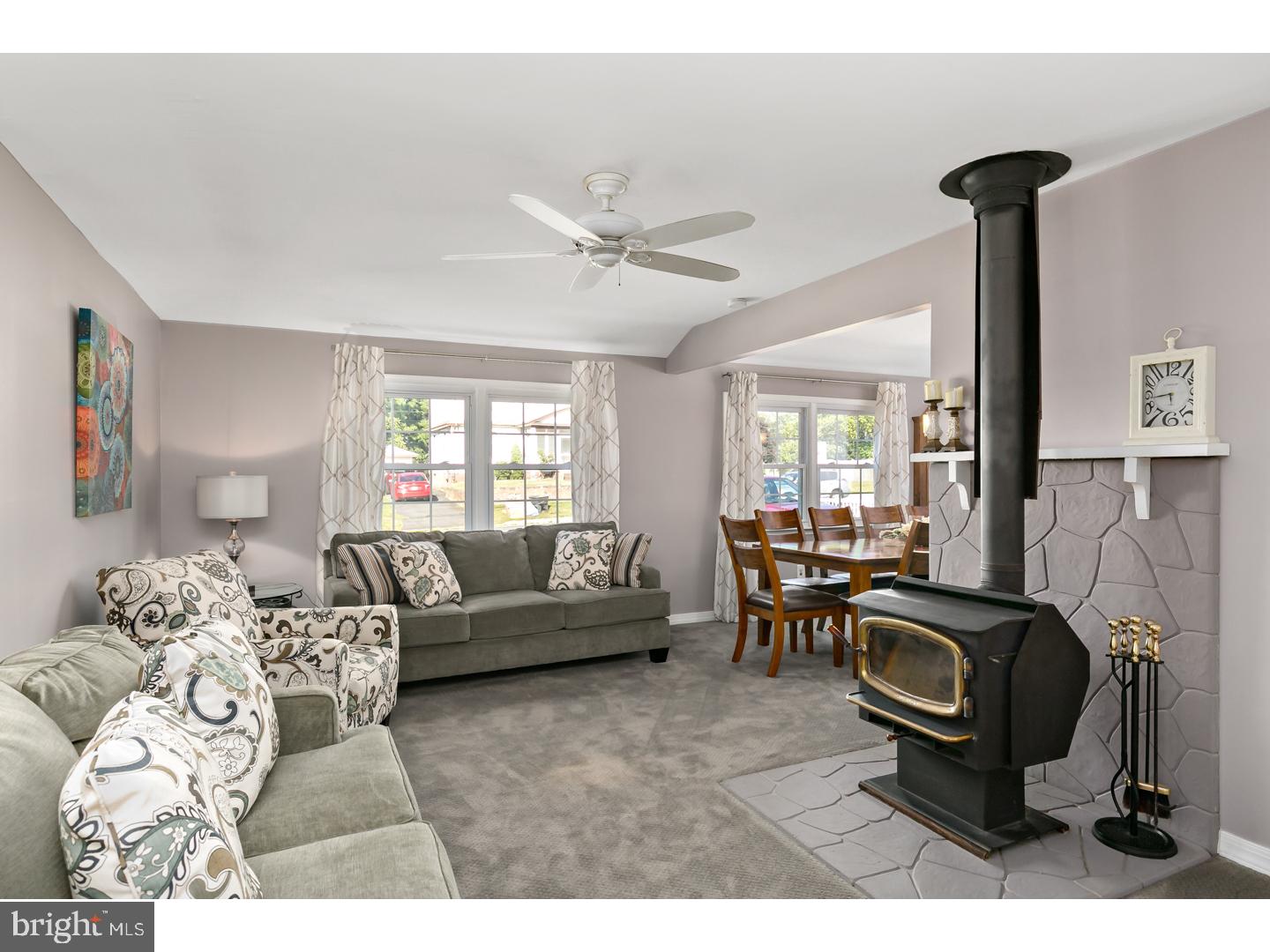 804 North Forklanding Road Maple Shade, NJ 08052 - Photo 4 of 25 Living Room