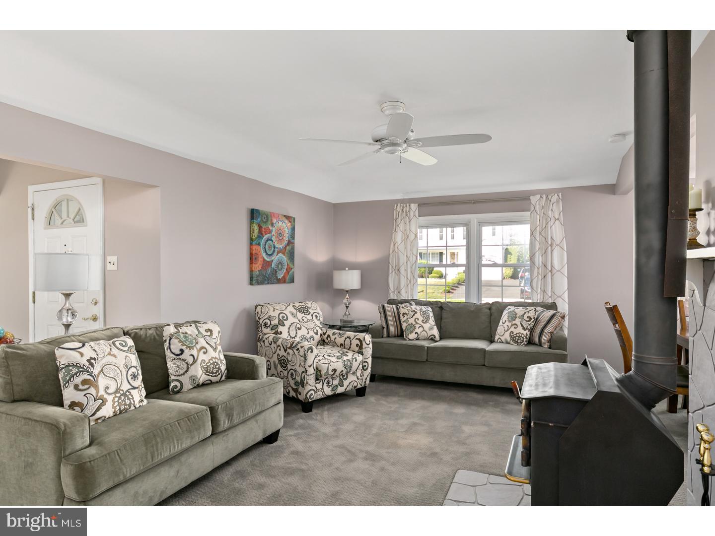 804 North Forklanding Road Maple Shade, NJ 08052 - Photo 5 of 25 Living Room