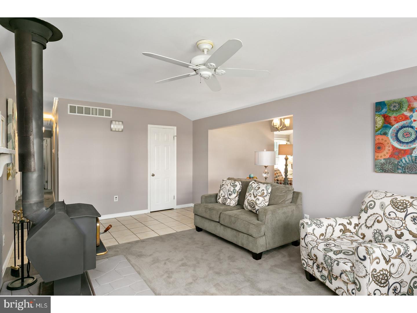 804 North Forklanding Road Maple Shade, NJ 08052 - Photo 6 of 25 Living Room