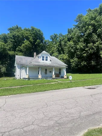 $31,900 | 311 East Davidson Avenue, Chaffee, MO 63740