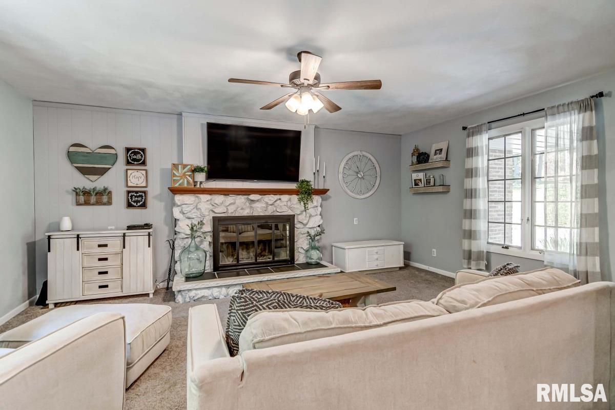 19389 Hunt Road Petersburg, IL 62675 - Photo 7 of 43 Gallery Image 7