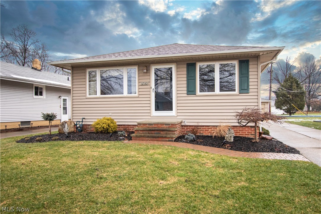 32301 Knobel Road Willowick, OH 44095 - Photo 2 of 35