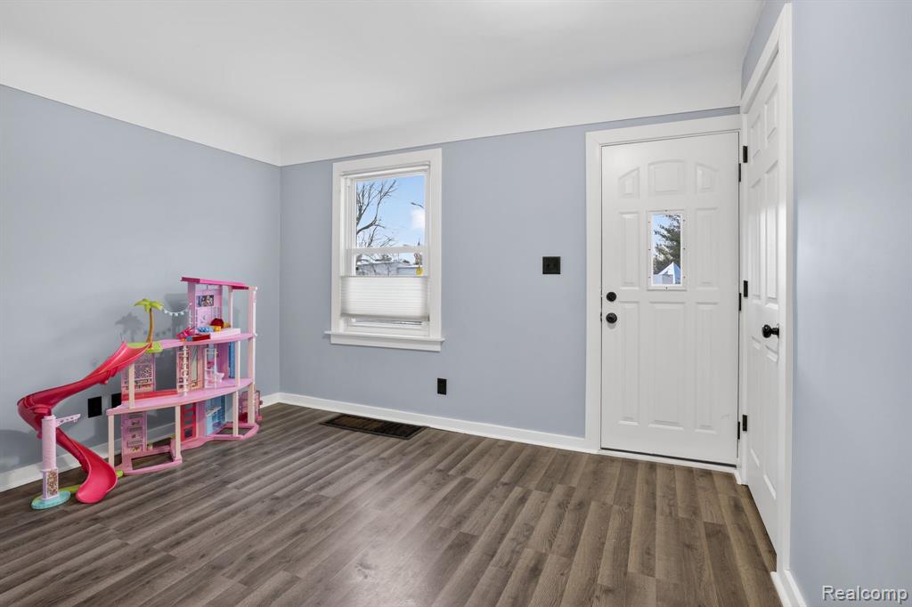 200 North River Road Saginaw, MI 48609 - Photo 25 of 50