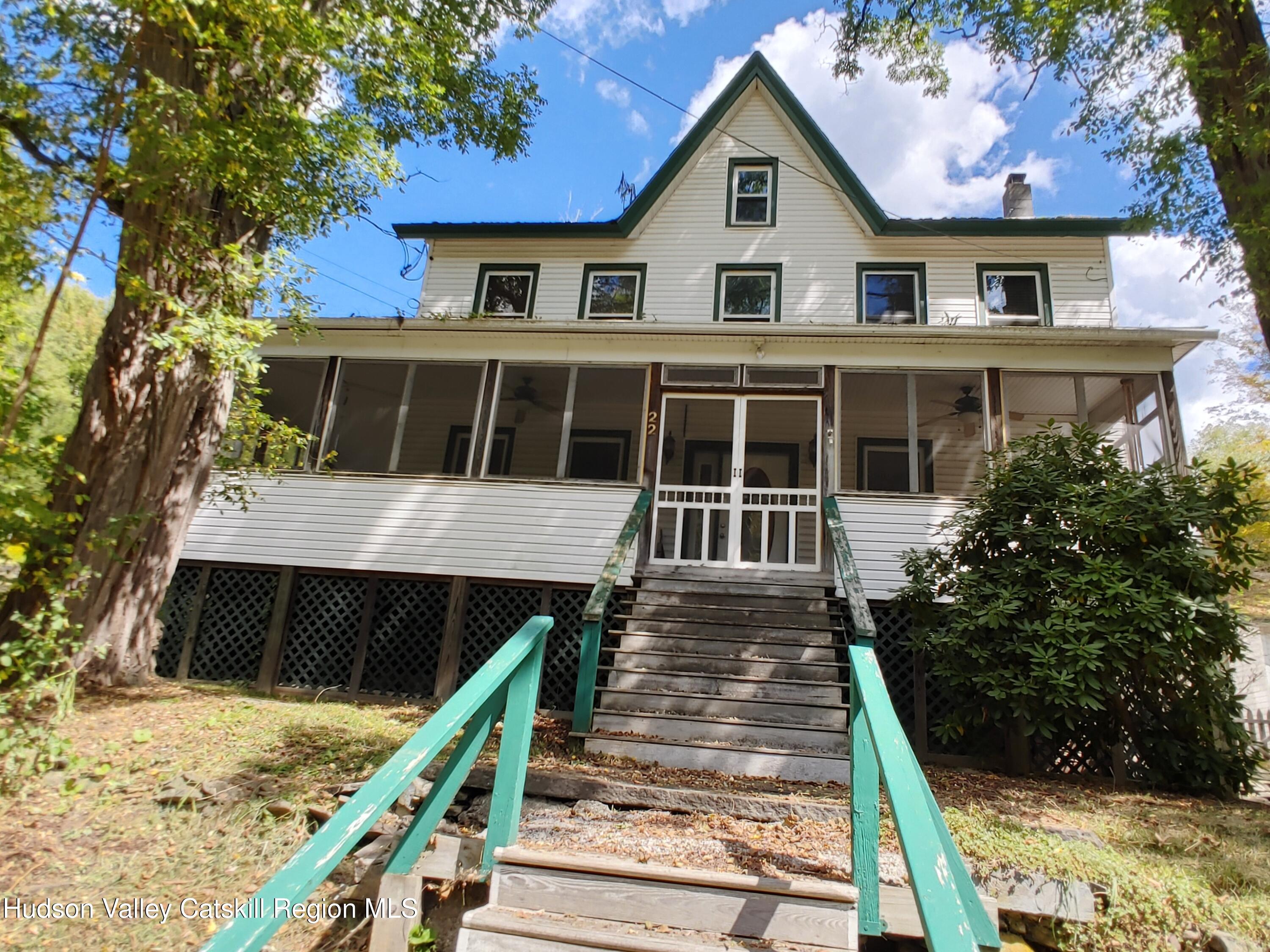 a view of house with a yard