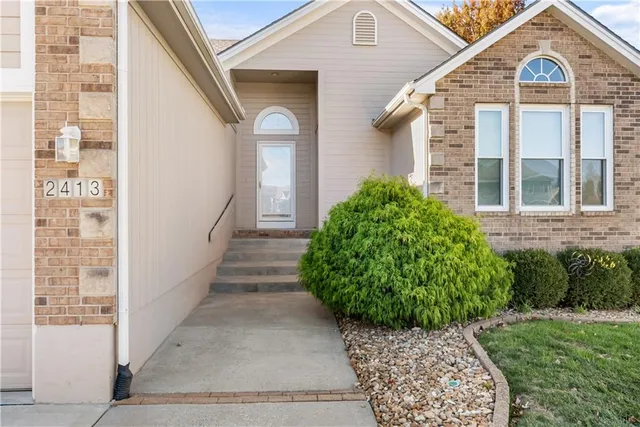 $400,000 | 2413 Northeast Old Paint Road, Lee's Summit, MO 64086