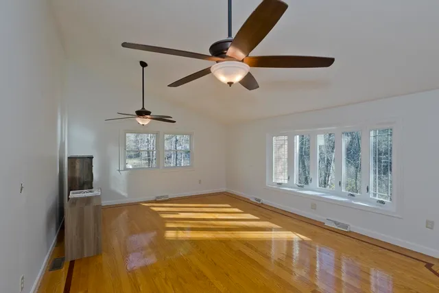 a view of empty room with a ceiling fan